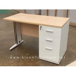 โต๊ะทำงานพร้อมลิ้นชัก ขาเหล็กทำสีสวยงาม ขนาด 120x60x75 ซม.