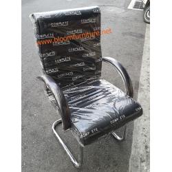 เก้าอี้สำนักงานหุ้มหนังขาโค้งเหล็กชุบโครเมี่ยม พนักพิงสูง มีวางแขน