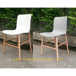 เก้าอี้โมเดิร์นที่นั่งพลาสติกขาไม้ ขนาด 50 X 50 X 79.5 ซม.