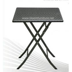 โต๊ะพับหวายเทียมทรงสี่เหลี่ยม โครงเหล็ก ขนาด 62*62*73.5 ซม.