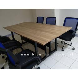 โต๊ะประชุมโครงขาเหล็ก หน้าโต๊ะปิดผิวเมลามีน ขนาดและสีผลิตได้ตามต้องการ