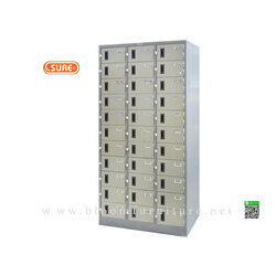 ตู้ล็อกเกอร์เหล็ก 33 บานประตู ขนาด 91.4x45.7x182.9 ซม.