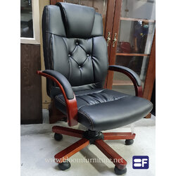 เก้าอี้ผู้บริหารแนวคลาสสิค มีโช๊คปรับสูงต่ำ ขนาด 64*69*120 ซม.