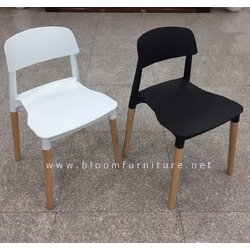 เก้าอี้อาหารสไตล์โมเดริ์นที่นั่งพลาสติกเกรด PP ขาไม้ ขนาด 42*46*76 ซม.