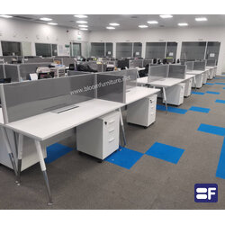 โต๊ะทำงานกลุ่มขาเหล็ก พร้อม Mini screen หุ้มผ้า สีและขนาดสามารถปรับได้ตามความต้องการ