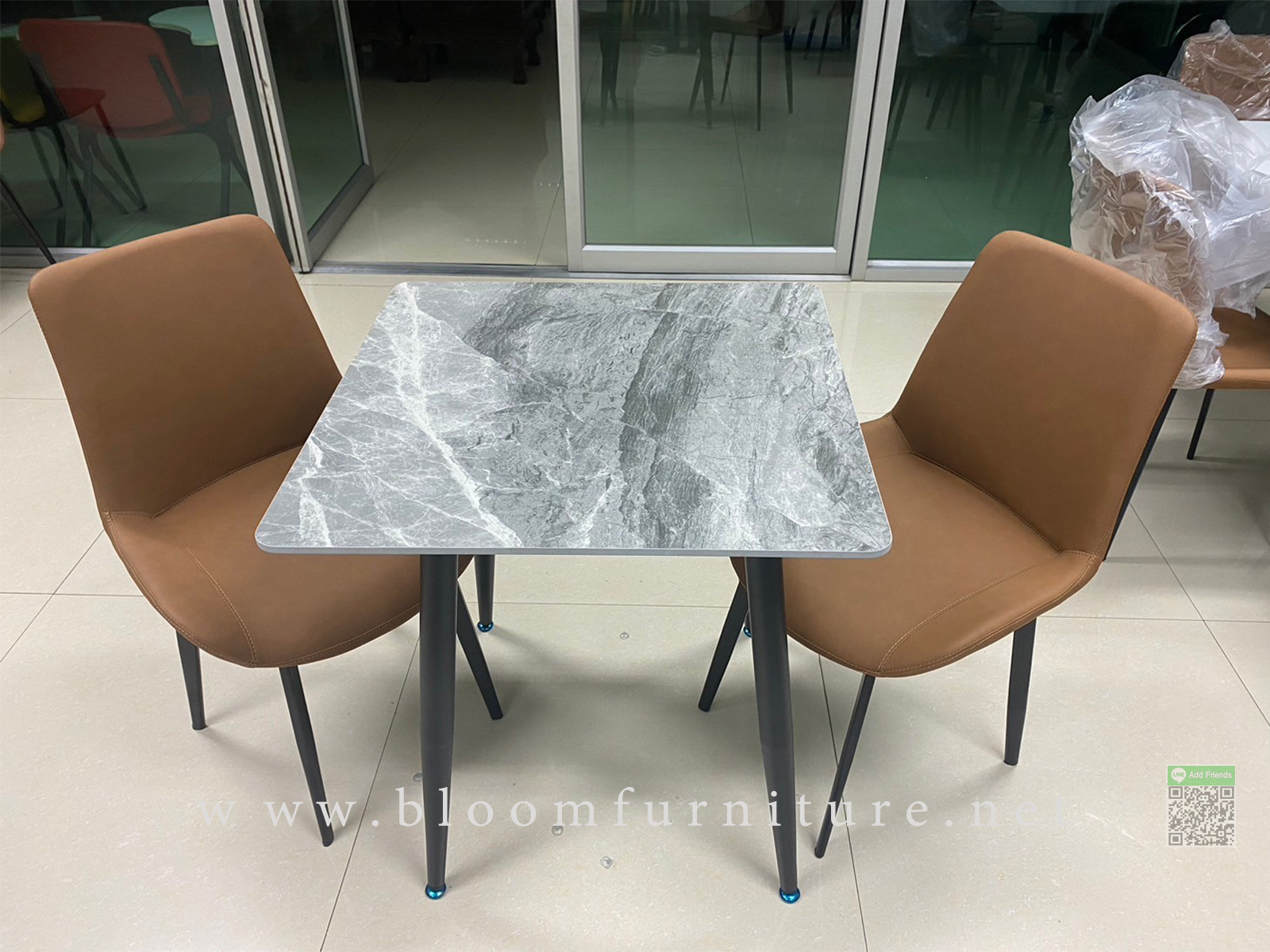 ชุดโต๊ะอาหารโครงเหล็ก หน้าเซรามิคกันน้ำ กันร้อน ขนาด 70*70*75 ซม