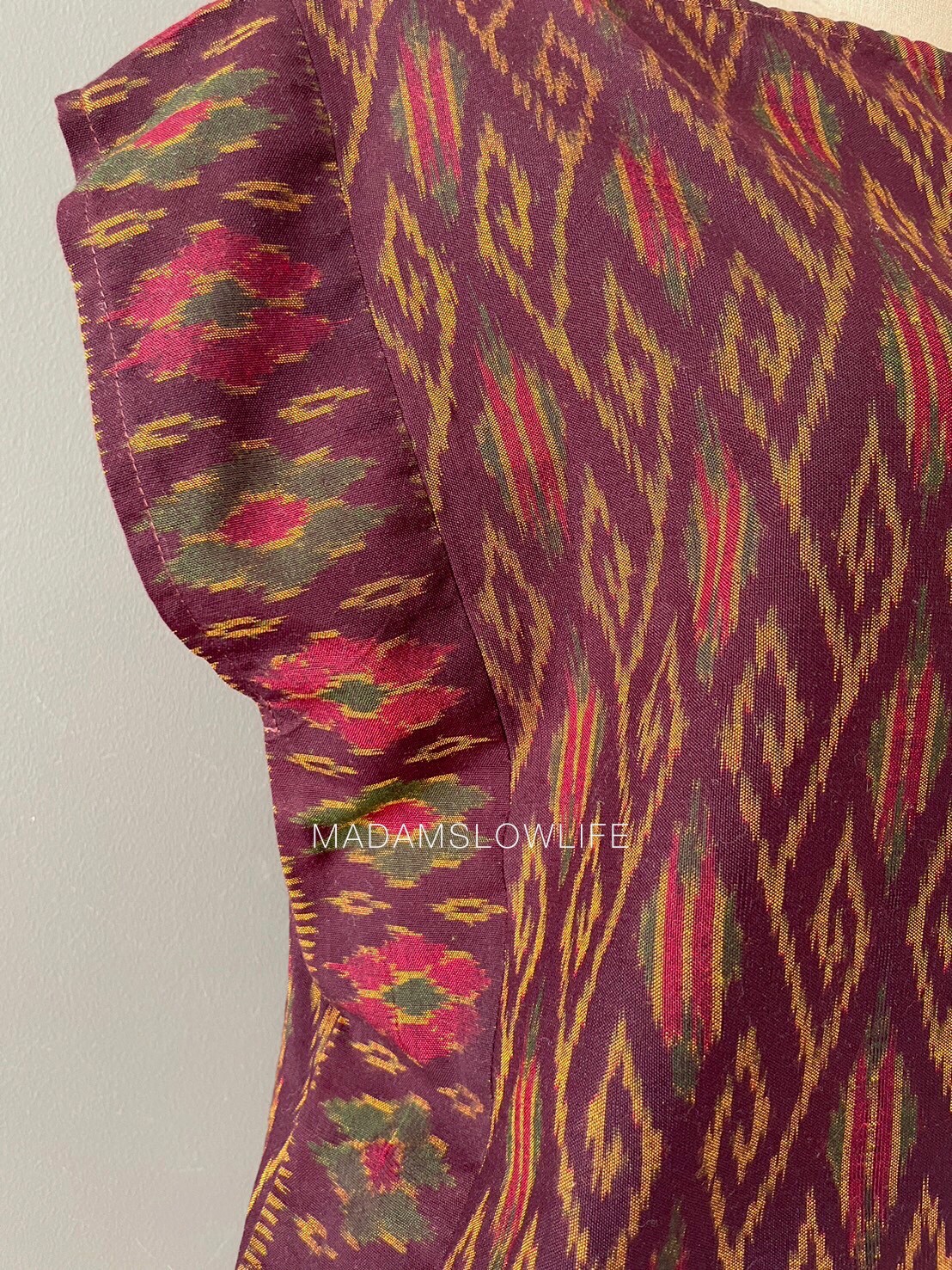 เสื้อผู้หญิง ผ้าฝ้ายมัดหมี่ทอมือ ลวดลายไทยโทนสีน้ำตาล เสื้อทรงปีกผีเสื้อใส่แล้วเข้ารูปสวย