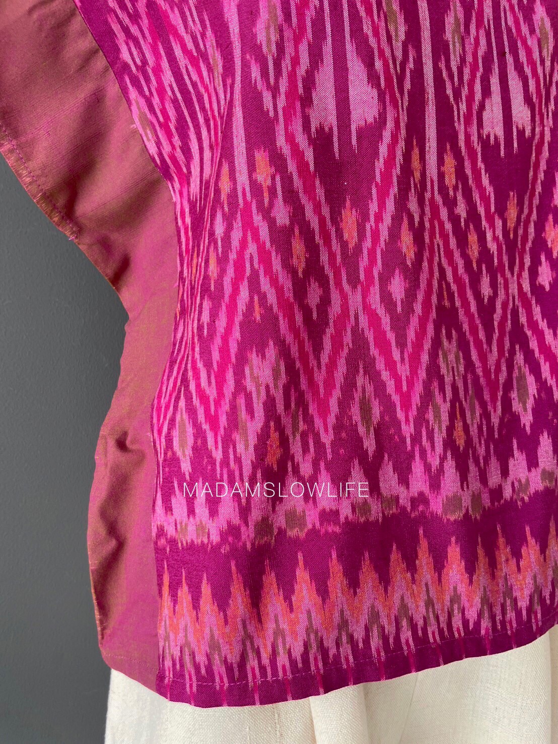 เสื้อผู้หญิง ผ้าฝ้ายมัดหมีทอมือ ลวดลายไทยโทนสีชมพูน้ำตาล เสื้อทรงปีกผีเสื้อใส่แล้วเข้ารูปสวย