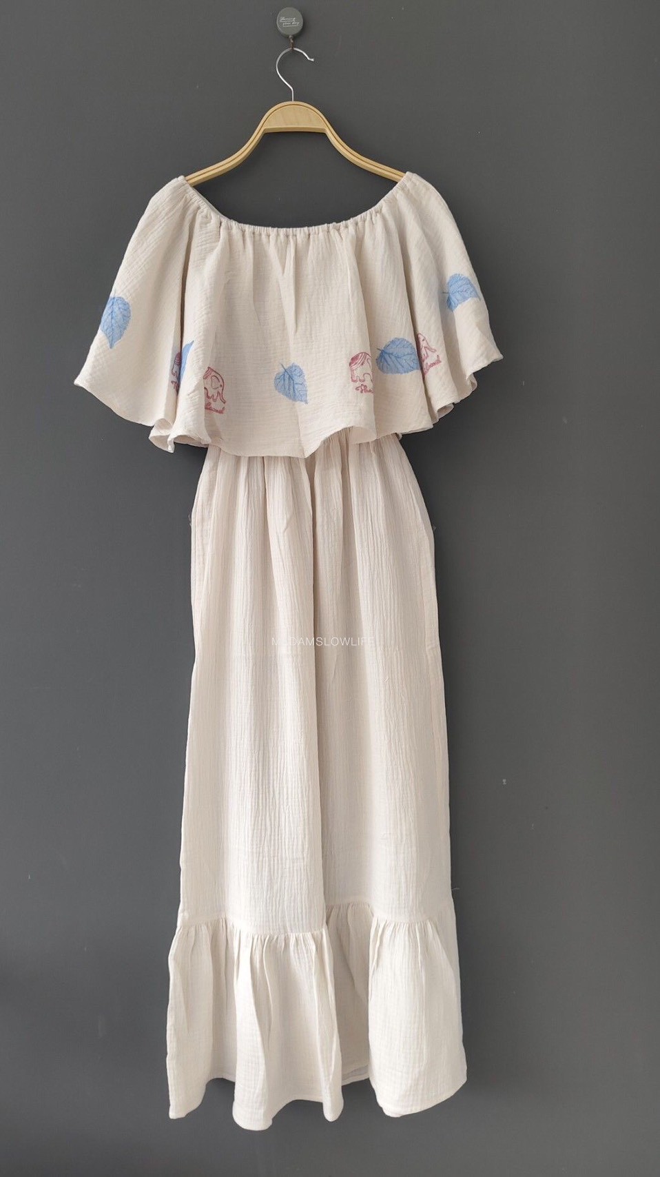 ชุดเดรสทรงคุณหนูให้ลุคน่ารัก พิมพ์ลายใบไม้ผสานงานเพ้นต์ช้างไทย Size: F