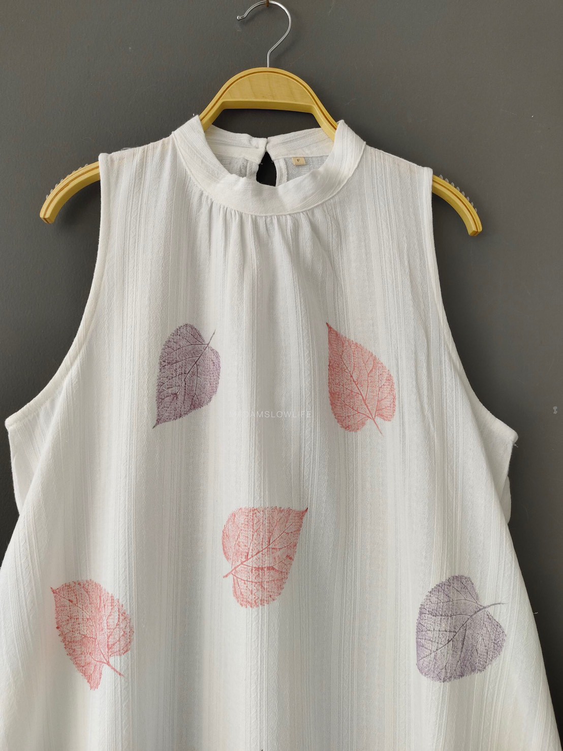 ชุดเดรสคอเต่า Size อก 36-40 นิ้ว ยาว 43 นิ้ว พิมพ์ลายใบไม้ชมพูม่วงน่ารัก