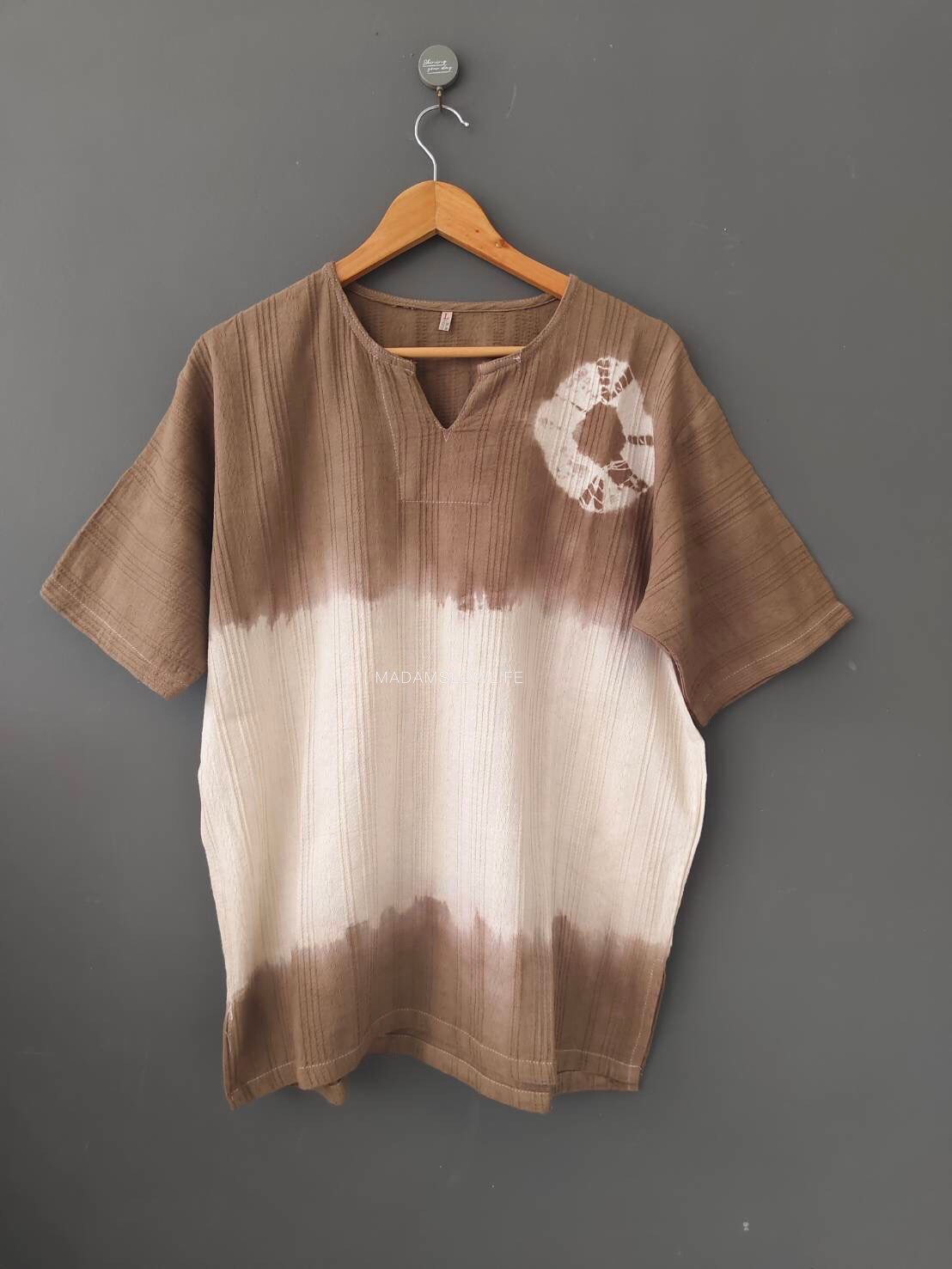 เสื้อคอวีผู้ชายมัดย้อมสีน้ำตาลปลอดสารพิษ Size:42" 44" 46" 48" 50"