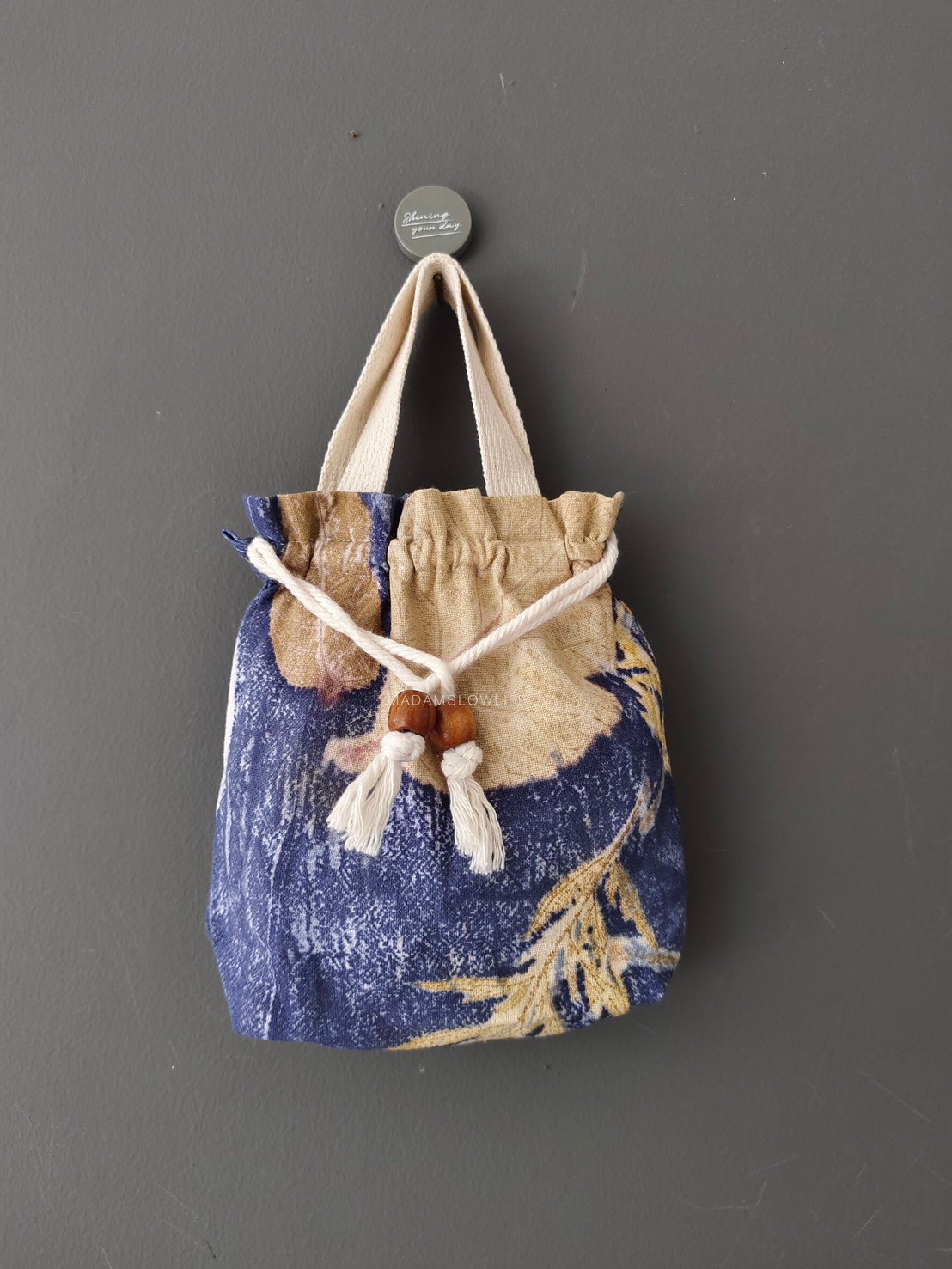 กระเป๋าถือผ้าคอตตอน eco print Size : กว้าง 20 ซม × 20 ซม×ก้น 5 ซม