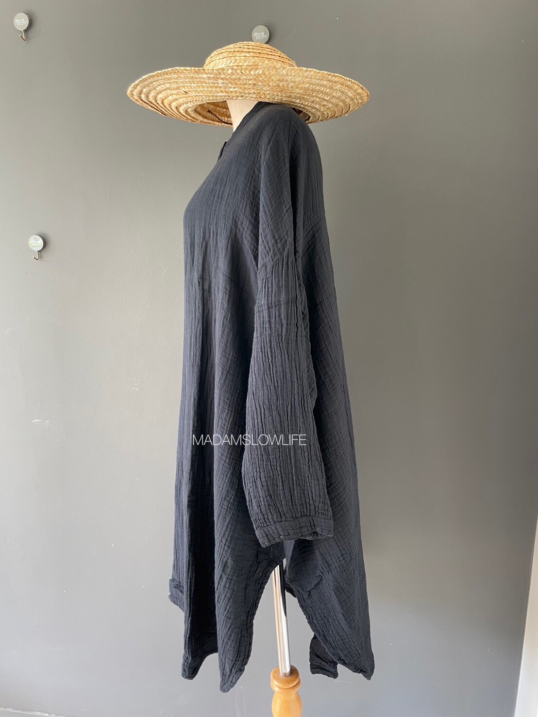 เสื้อตัวยาว Size F อก 36-55 นิ้ว แขนยาว 17 นิ้ว สะโพก 36-60 นิ้ว ยาว 40 นิ้ว