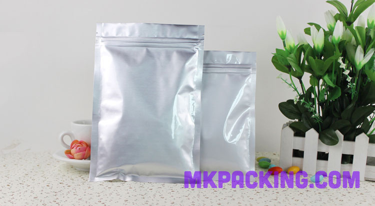 ถุงฟอยด์เงินทึบ ซิปล็อค ตั้งไม่ได้ ขนาด 20*30 ซม.