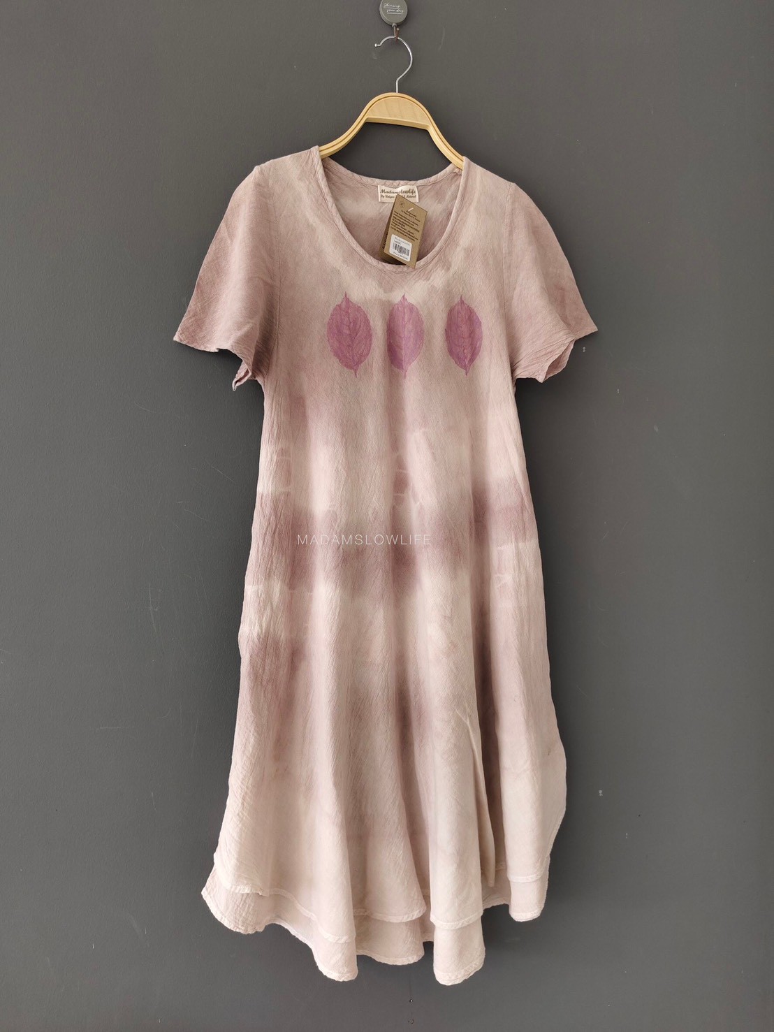 เดรสผู้หญิงระบายชาย มัดย้อมสีม่วงธรรมชาติจากเปลือกไม้ใบไม้พิมพ์ลายด้วยใบไม้จากสีปลอดสารพิษ Size: F