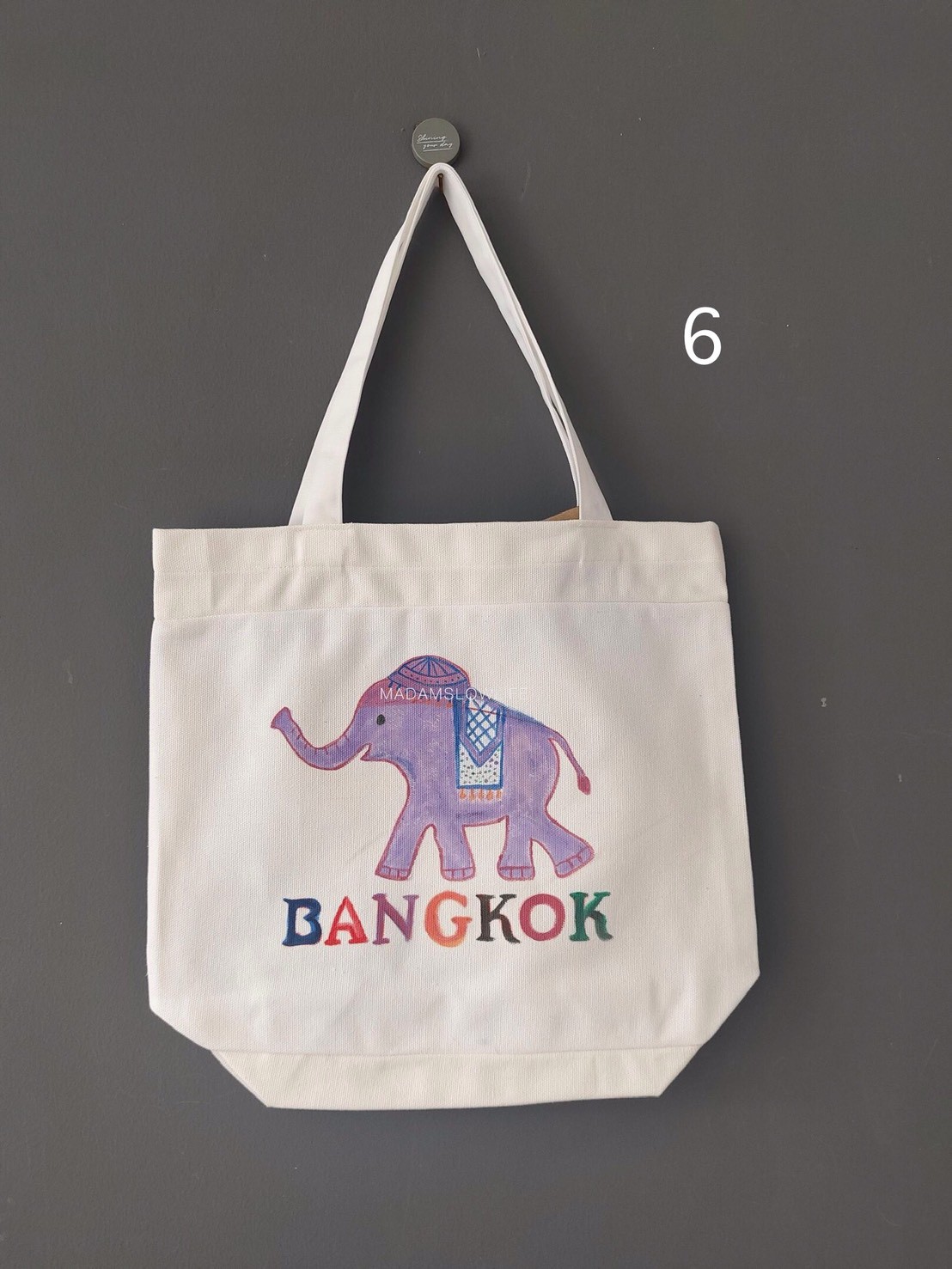 กระเป๋าผ้าแคนวาส กว้าง 40 cm *ยาว 43 cm *ลึก 15 cm งานเพ้นต์มือ มี 6 แบบ