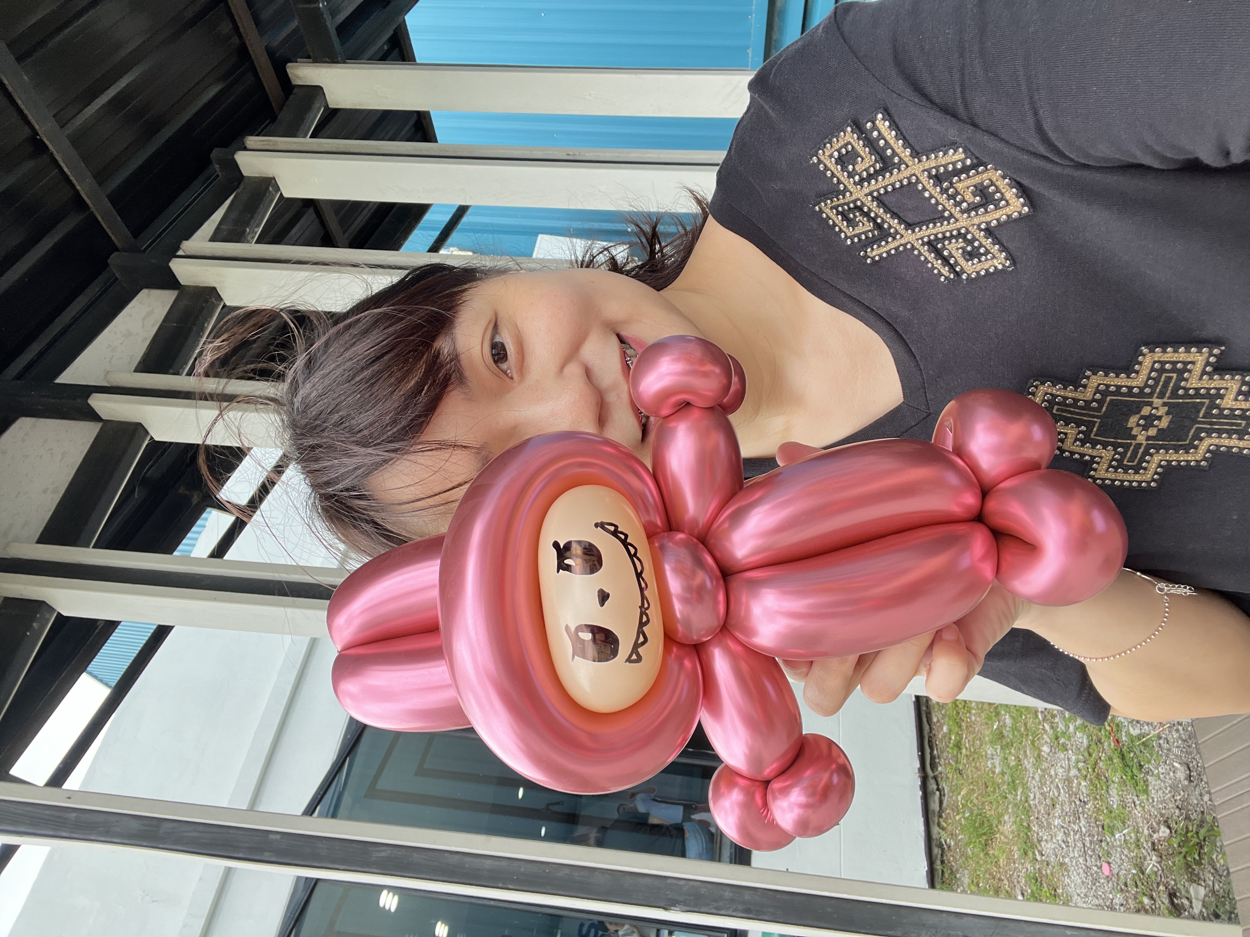 ตัวตลกโบโซ่ หญิง บิดลูกโป่ง สร้างสีสันภายในงาน