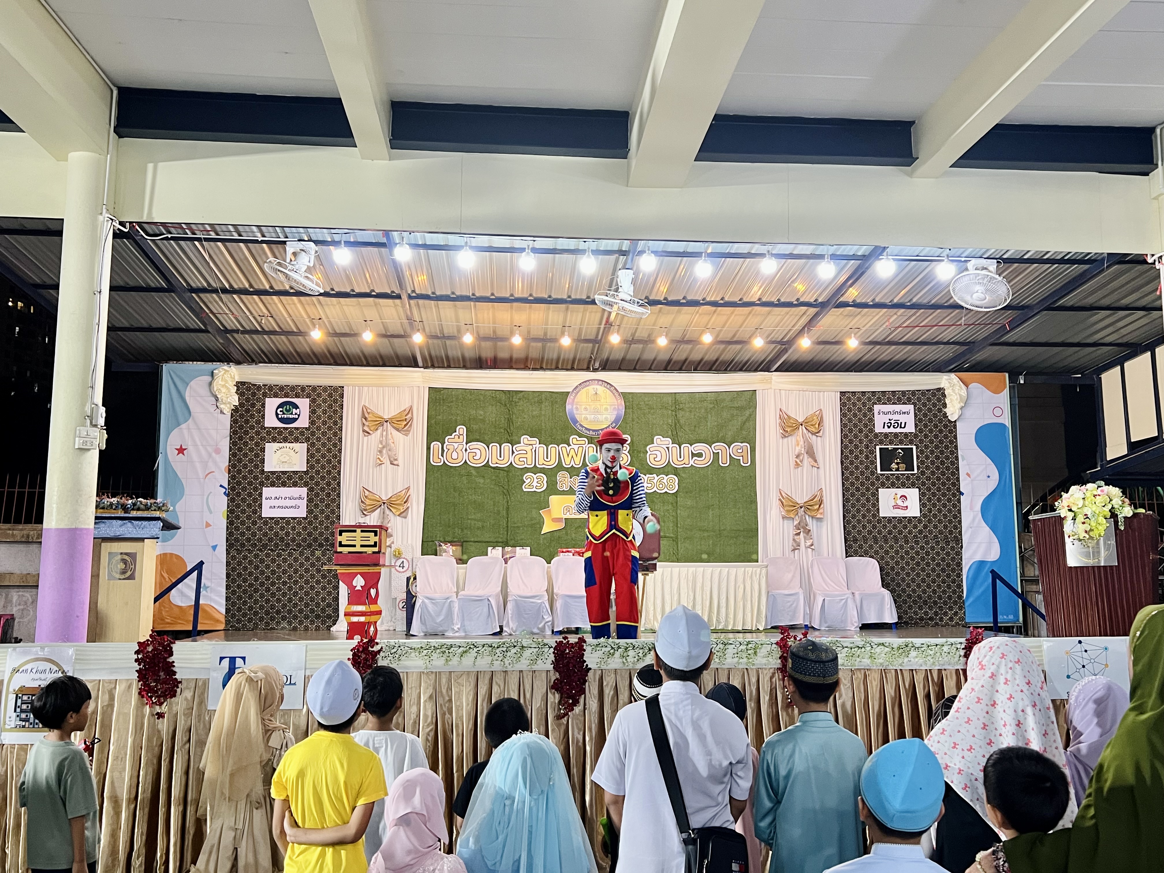 จักกลิ้งโชว์ โยนบอล โยนห่วง โยนคลับ