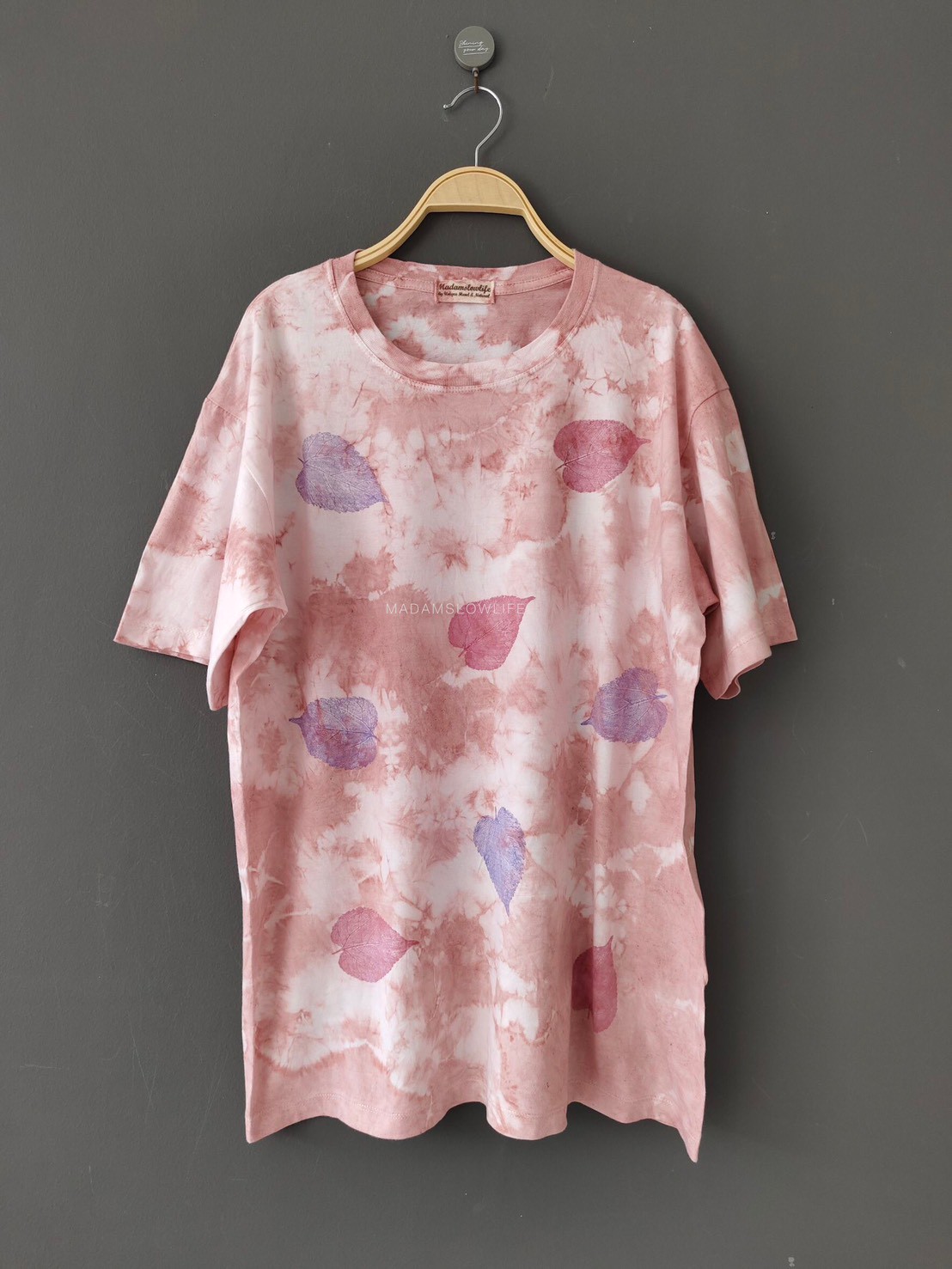 เสื้้อยืดผู้ใหญ่ มัดย้อมสีชมพู พิมพ์ลายใบไม้ Size : XS S M L XL 2XL 3XL