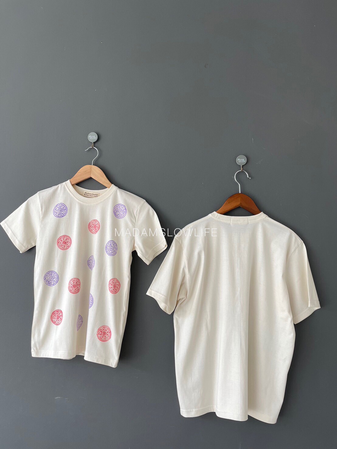 เสื้อยืดงานพิมพ์มือจากบล็อคไม้โดยใช้สีปลอดสารพิษ มีSize:XS,S,M,L,XL,2XL