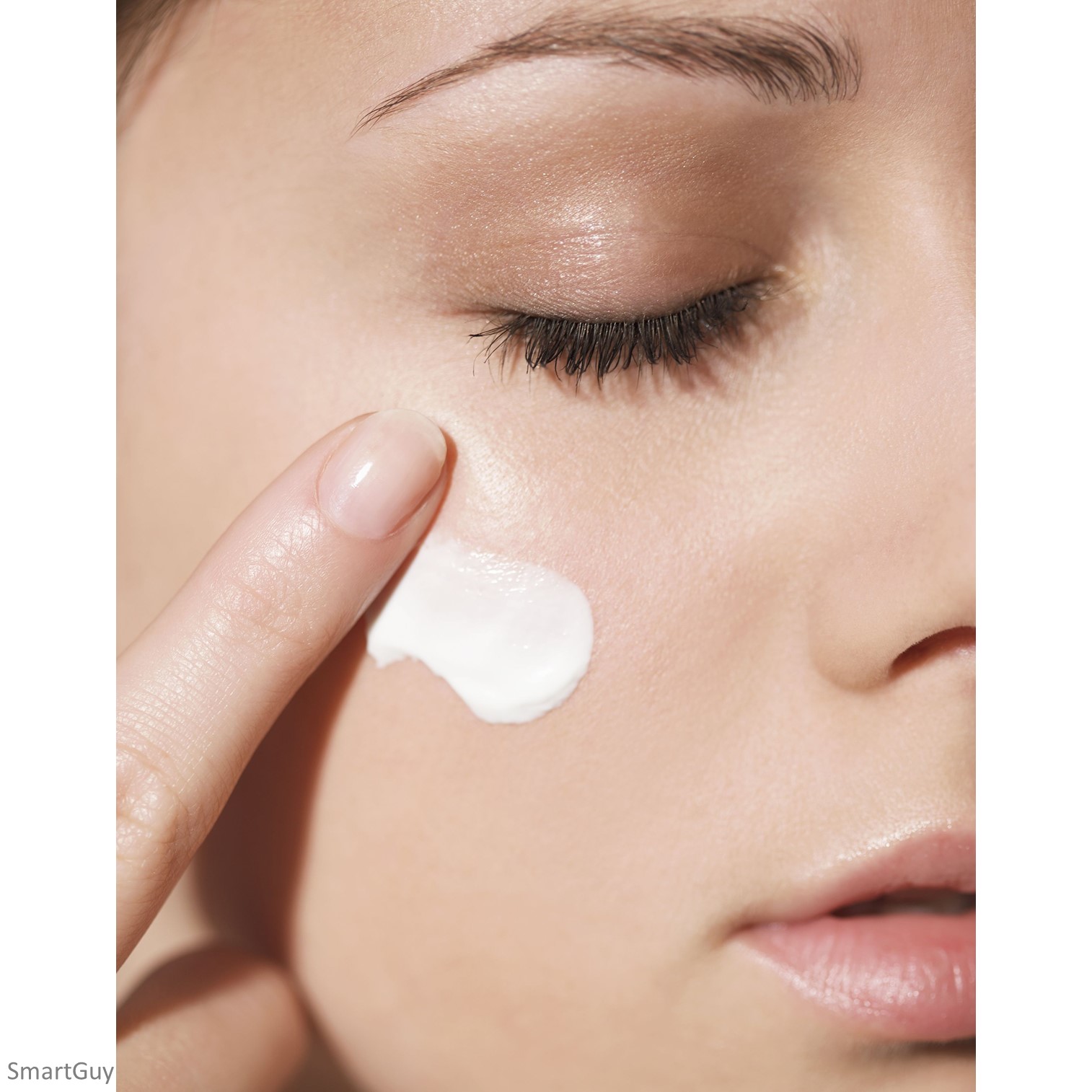 Max Factor X Smooth Miracle Primer Smooths Skin Texture 30ml ไพรม์เมอร์หน้าเงาใสเนื้อบางเบาเพิ่มมิติให้การแต่งหน้าดูสดใสมีชีวิตชีวา