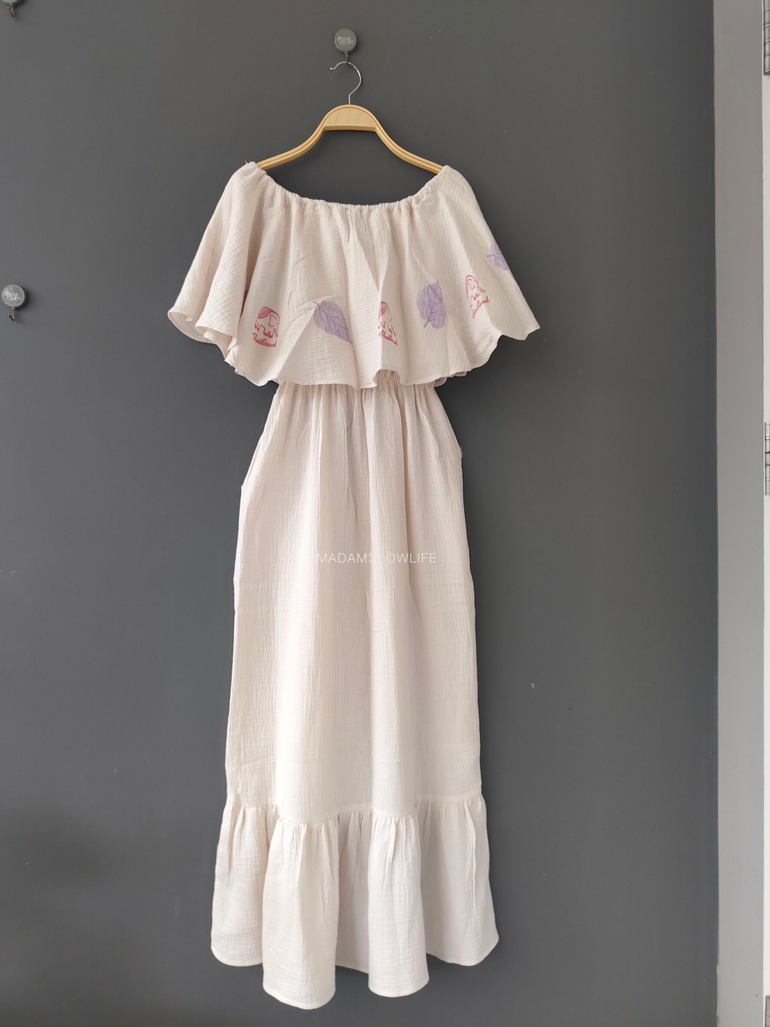 ชุดเดรสทรงคุณหนูให้ลุคน่ารัก พิมพ์ลายใบไม้ผสานงานเพ้นต์ช้างไทย Size: F