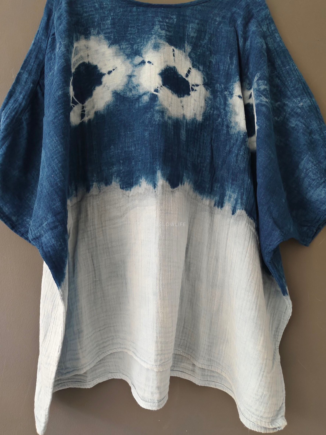 เสื้อคอปาดแขน5ส่วน ตกแต่งกระดุมไม้ตรงปลายแขนเสื้อ Size:F