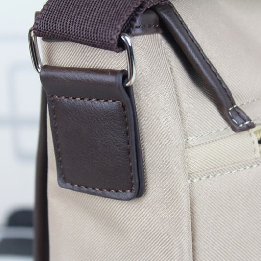 กระเป๋าสะพาย ลาย attack on titan