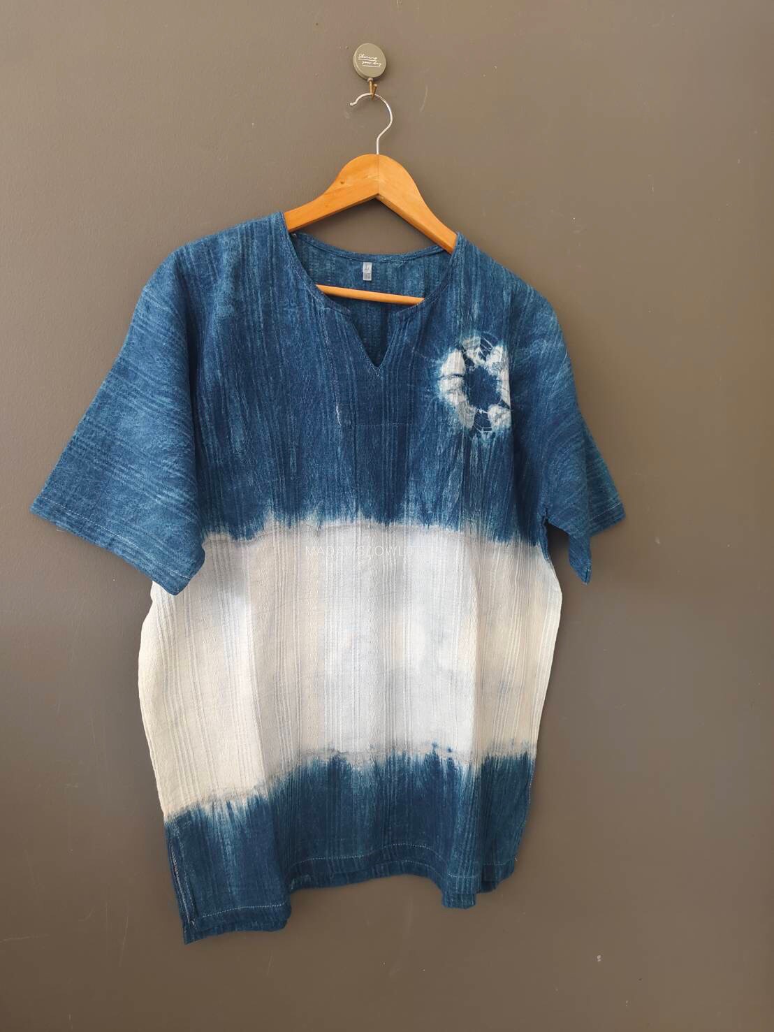 เสื้อคอวีผู้ชายมัดย้อมครามธรรมชาติ Size:42" 44" 46" 48" 50"