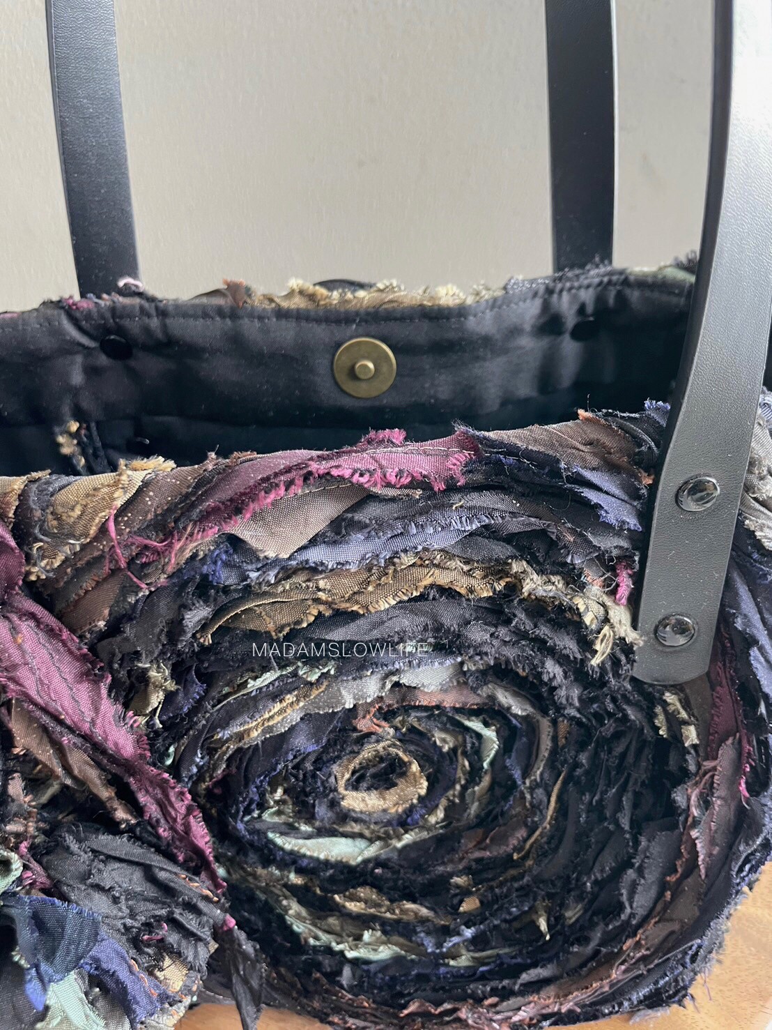 กระเป๋า Hand made สูง 7 นิ้ว กว้าง 13 นิ้ว ลึก 16 นิ้ว