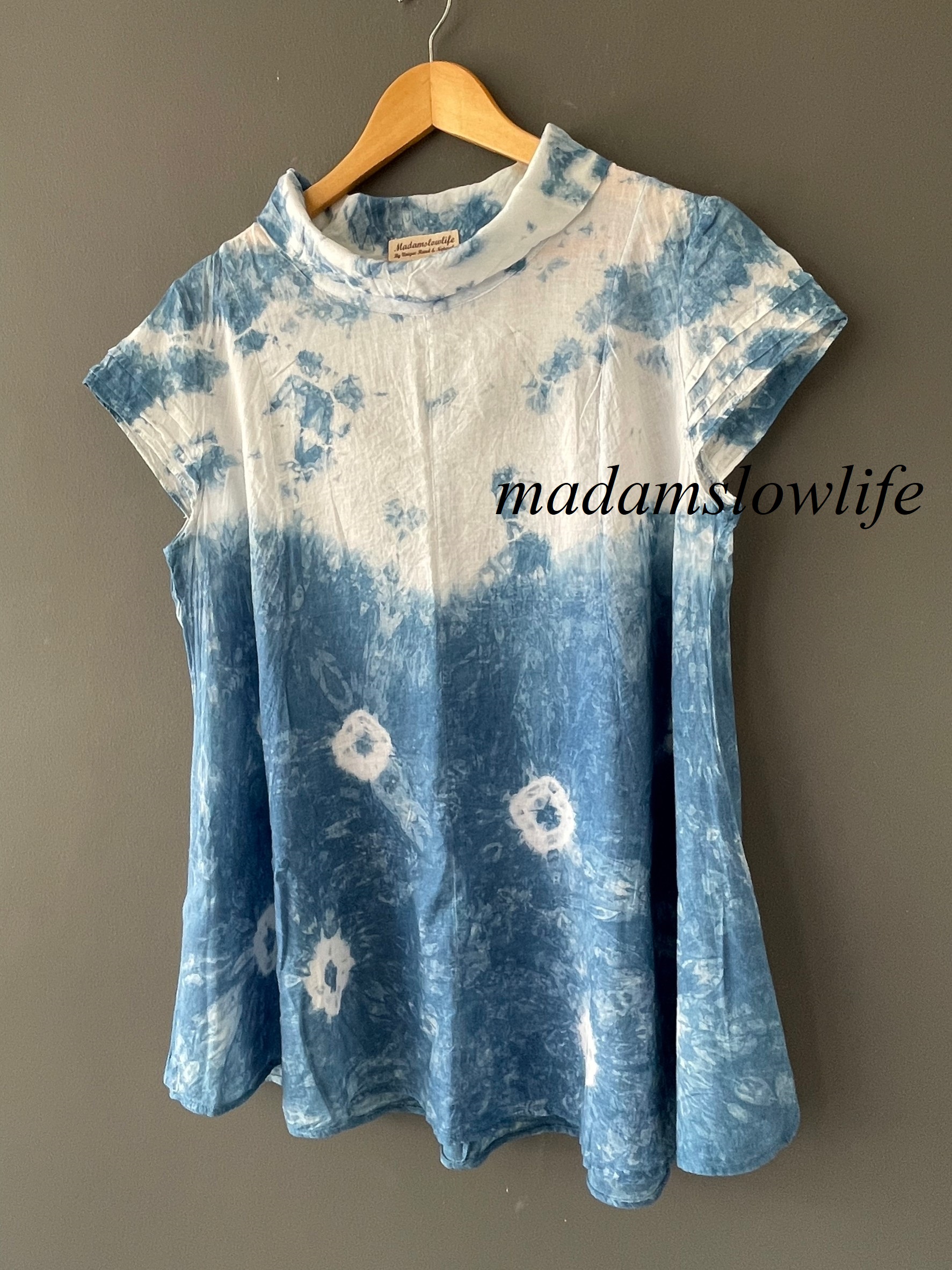 เสื้อคอพับ A คอตตอน 100% เนื้อนิ่ม ย้อมและพิมพ์มือสีปลอดสารพิษ มีให้เลือก4สี