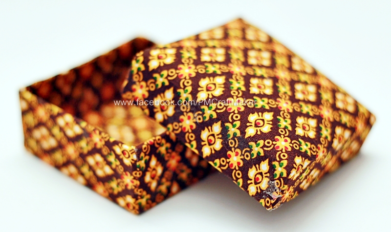 กล่องกระดาษแข็งสี่เหลี่ยมหุ้มผ้า ฝาเปิด-ปิด ลายไทย 005