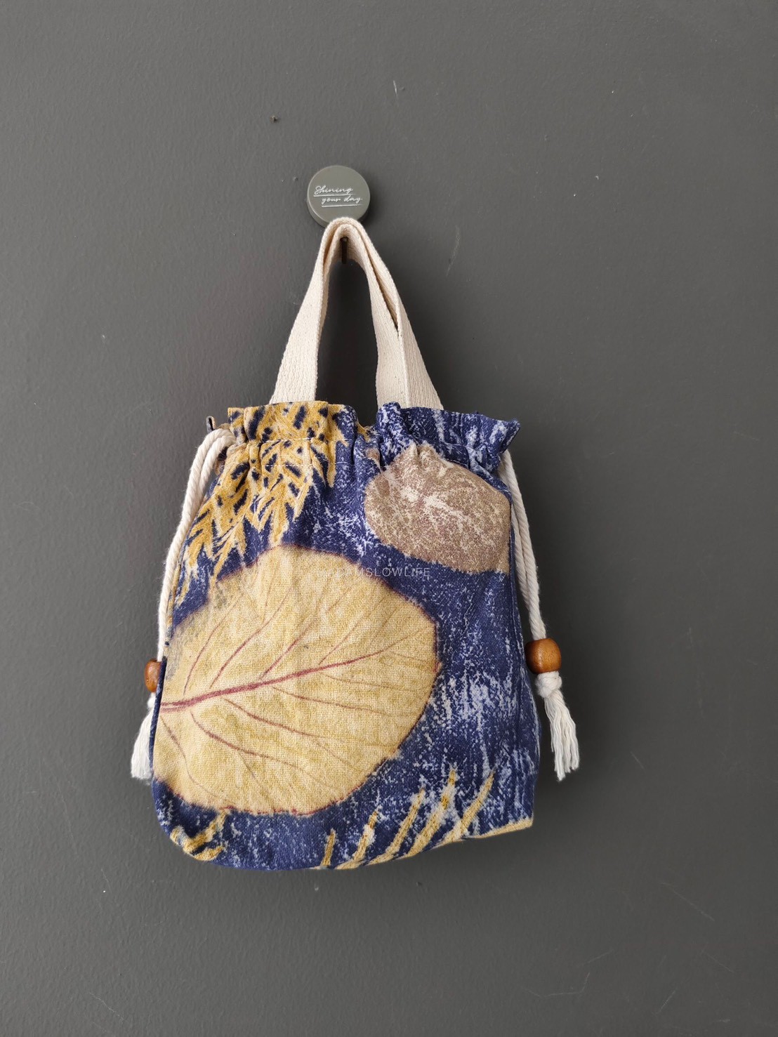 กระเป๋าถือผ้าคอตตอน eco print Size : กว้าง 20 ซม × 20 ซม×ก้น 5 ซม