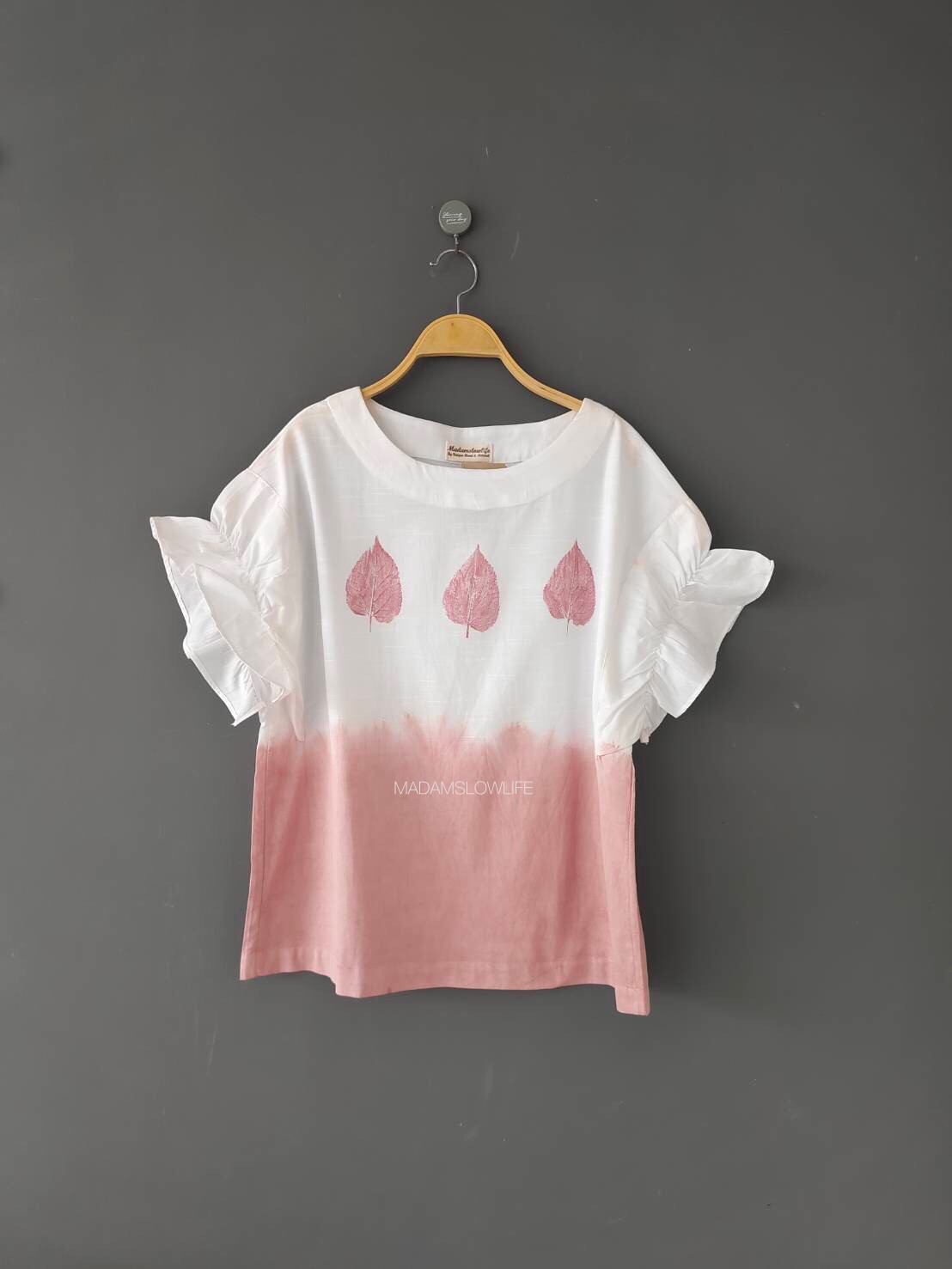 เสื้อผู้หญิง ระบายแขน Size F มัดย้อมสีชมพูทูโทน พิมพ์ด้วยใบไม้จากสีปลอดสารพิษ