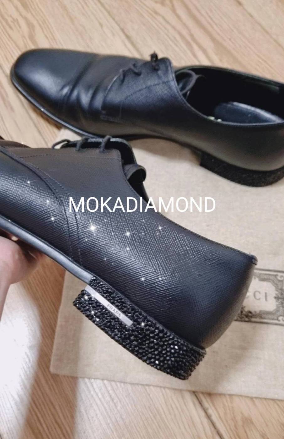 รับติดเพชรรองเท้า Prada ตามแบบ