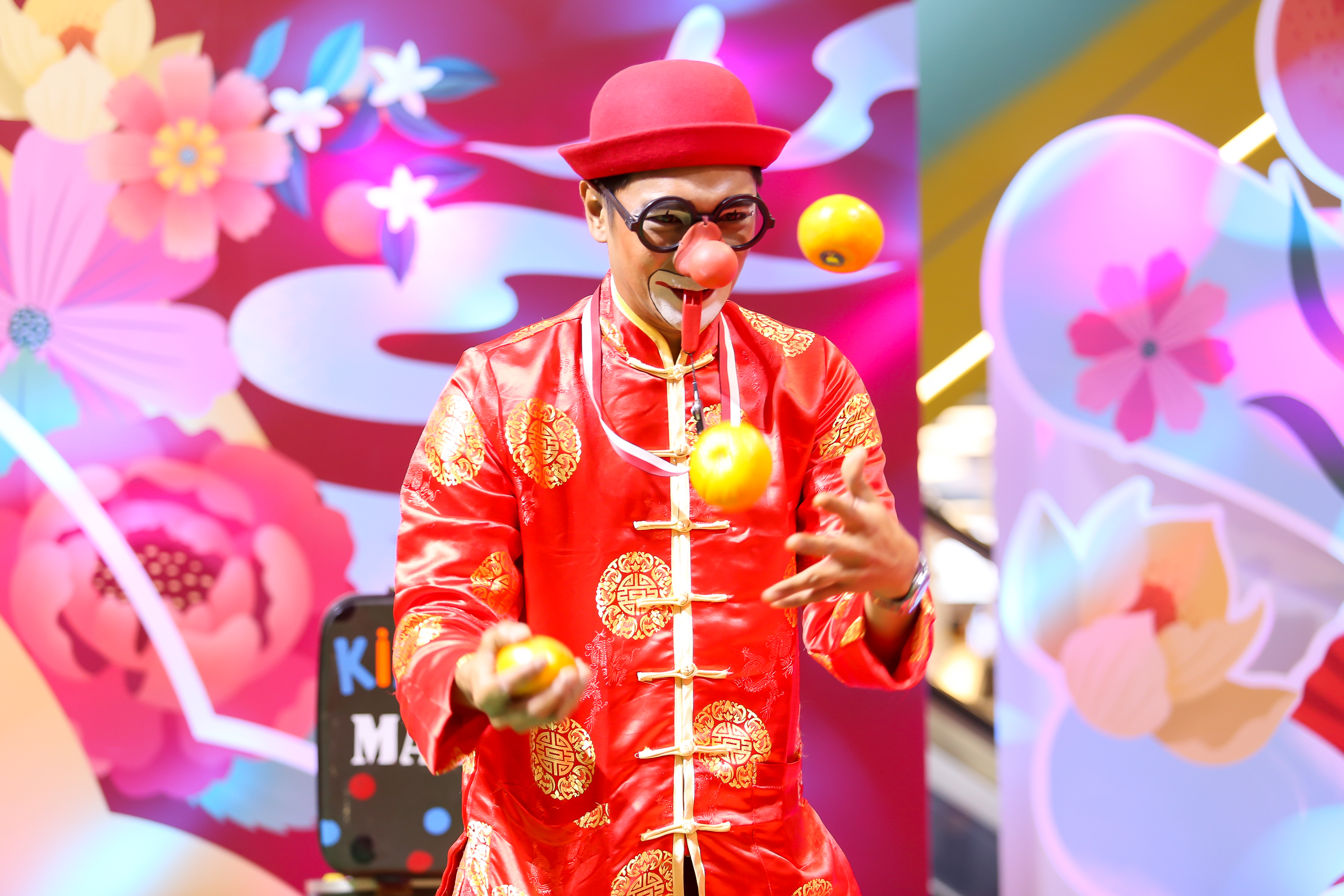 จักกลิ้งโชว์ โยนบอล โยนห่วง โยนคลับ