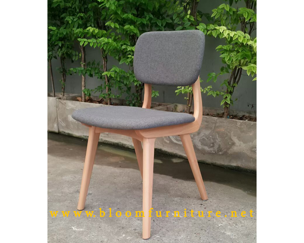 เก้าอี้โมเดิร์นที่นั่งและหลังพิงเสริมเบาะหุ้มผ้า โครงขาไม้ ขนาด 45.5 X 52.5 X 78 ซม.