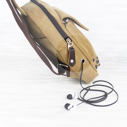 กระเป๋าสะพาย ลาย attack on titan