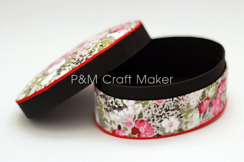 กล่องกระดาษแข็งหุ้มผ้า ฝาเปิด-ปิด กุ้นขอบแดง ลายดอกไม้สีชมพู 013