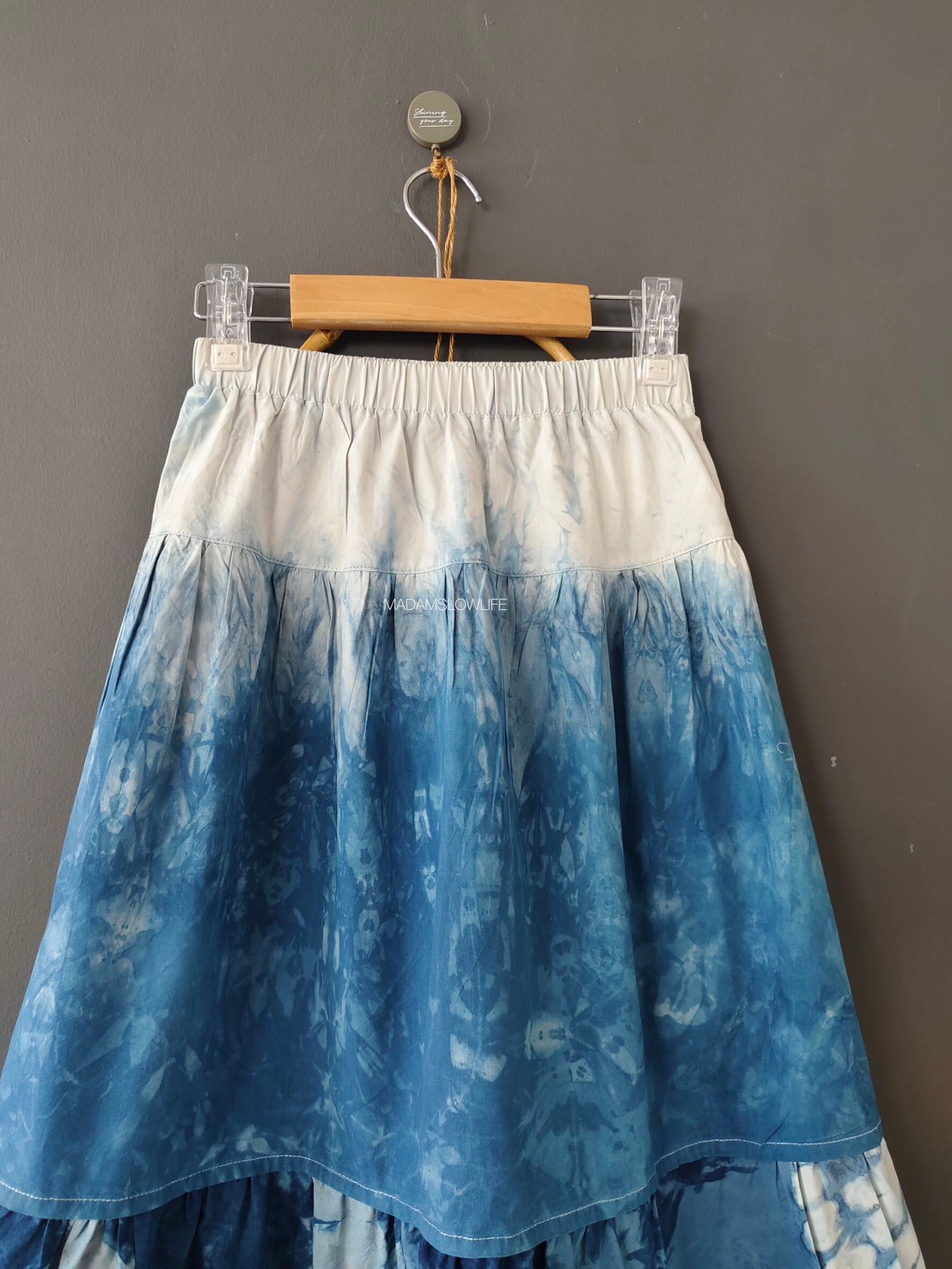 กระโปรงเจ้าหญิง Size : F มัดย้อมสีครามธรรมชาติ ราคาส่ง 3 ตัว 325บาท ปลีก 690 บาท