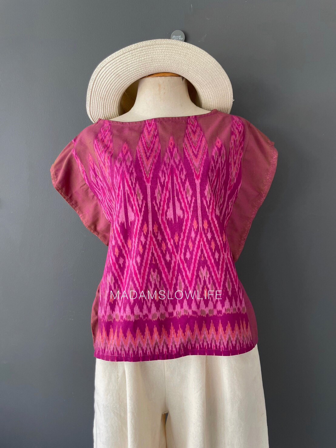 เสื้อผู้หญิง ผ้าฝ้ายมัดหมีทอมือ ลวดลายไทยโทนสีชมพูน้ำตาล เสื้อทรงปีกผีเสื้อใส่แล้วเข้ารูปสวย