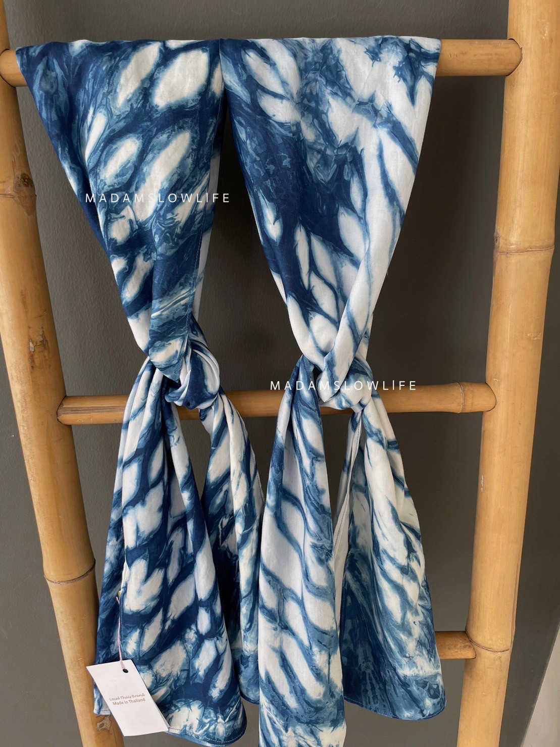 ผ้าพันคอ เนื้อผ้าเรย่อนพรีเมียม กว้าง 50 เซนติเมตร ยาว 130 เซนติเมตร