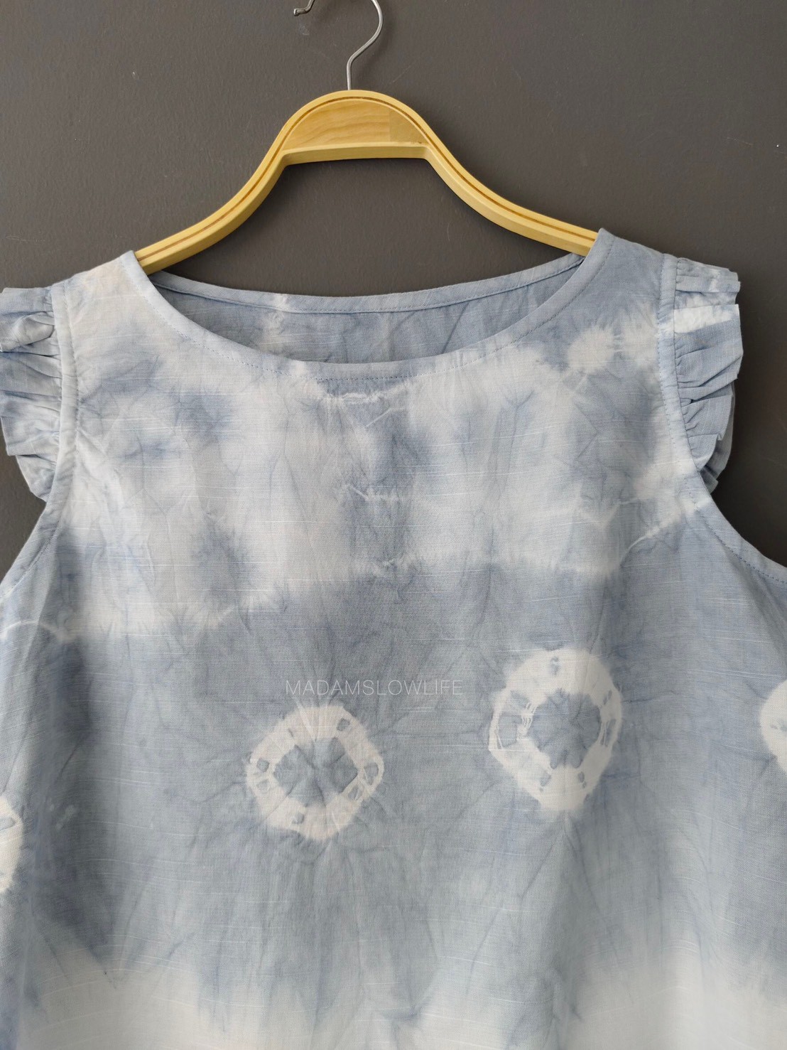 เสื้อคอปาดระบายแขน มัดย้อมสีเทา ธรรมชาติจากเปลือกไม้ใบไม้ Size: S M L XL