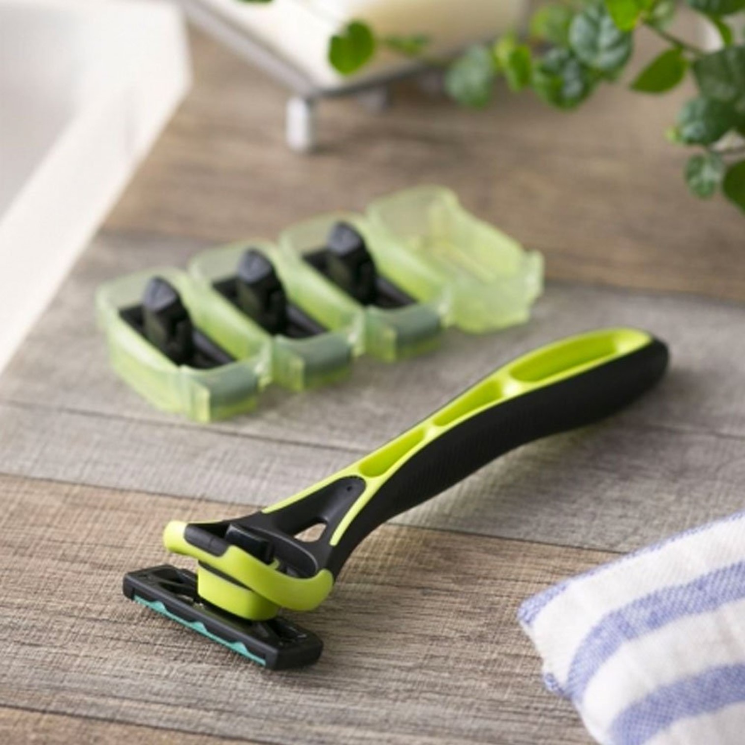 KAI Xfit Disposable 5 Blade Shaving Safety Razor Slim Holder with 4 Refills Made in Japan ชุดมีดโกนหนวดรุ่นพิเศษของแท้จากญี่ปุ่นพร้อมส่ง