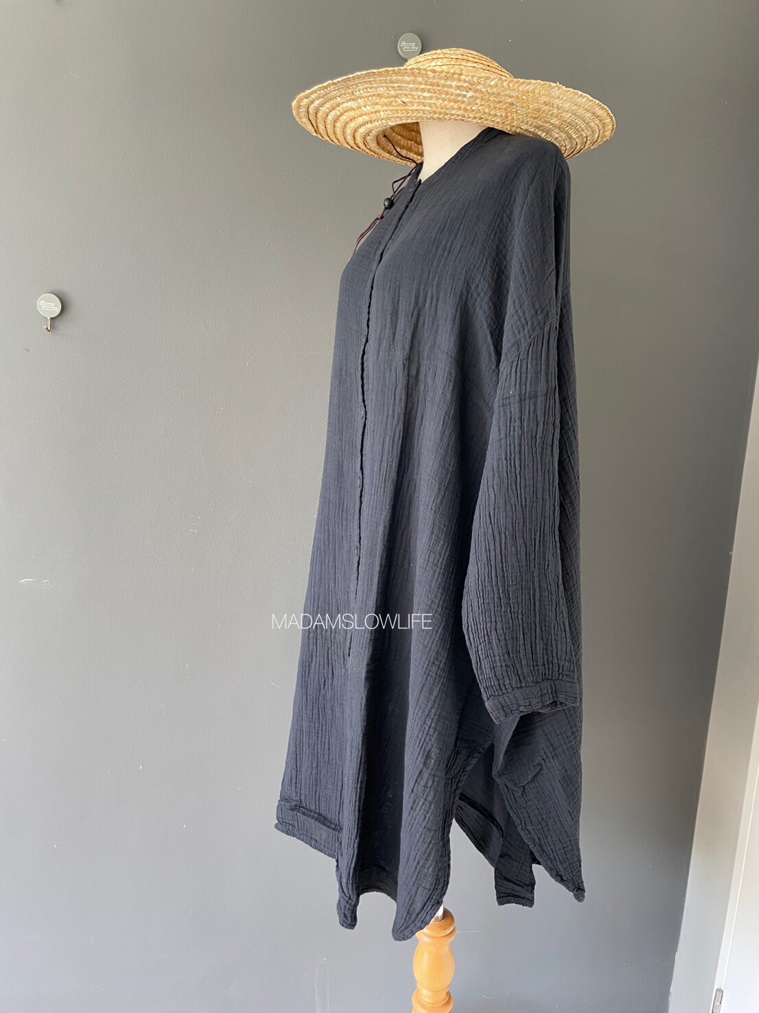 เสื้อตัวยาว Size F อก 36-55 นิ้ว แขนยาว 17 นิ้ว สะโพก 36-60 นิ้ว ยาว 40 นิ้ว