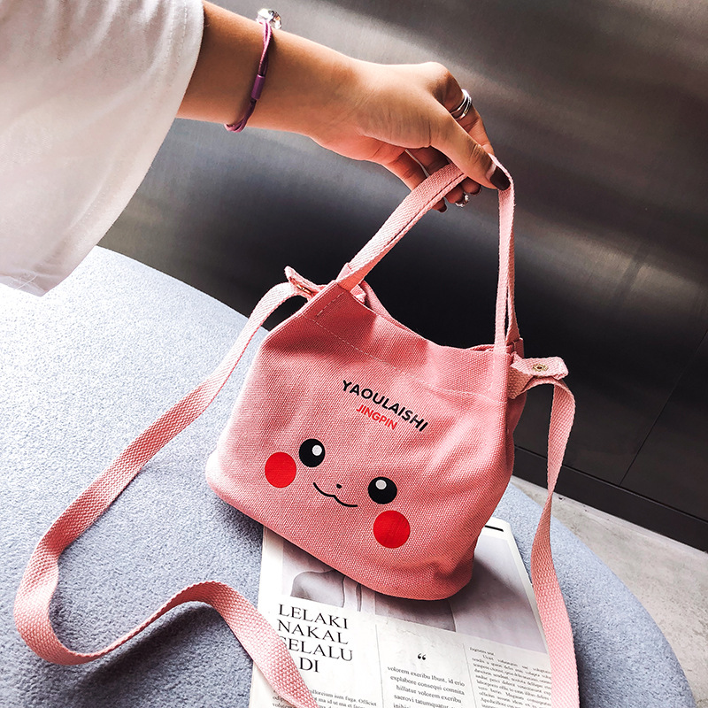 กระเป๋าสะพาย Pokémon Pikachu