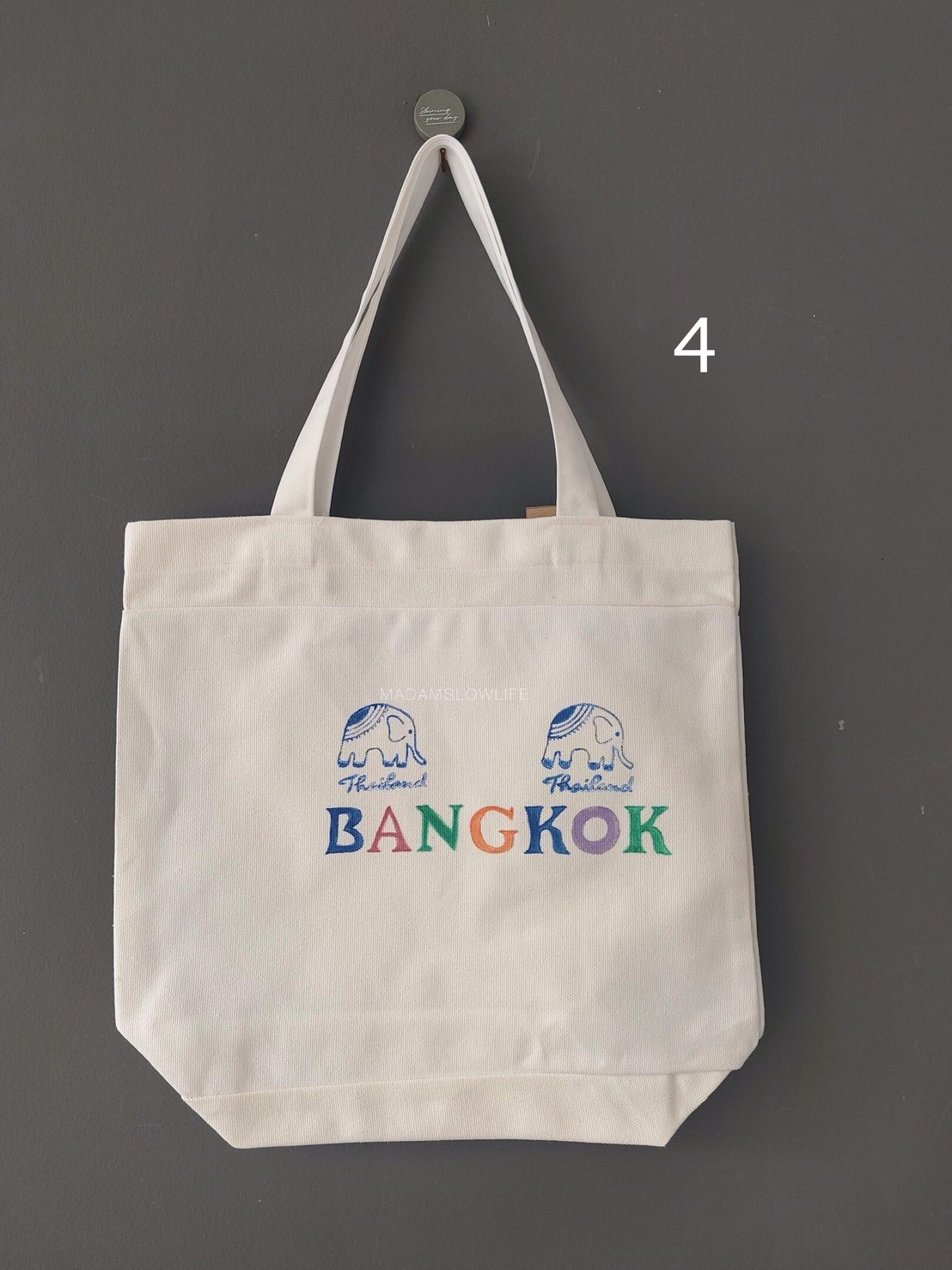 กระเป๋าผ้าแคนวาส กว้าง 40 cm *ยาว 43 cm *ลึก 15 cm งานเพ้นต์มือ มี 6 แบบ