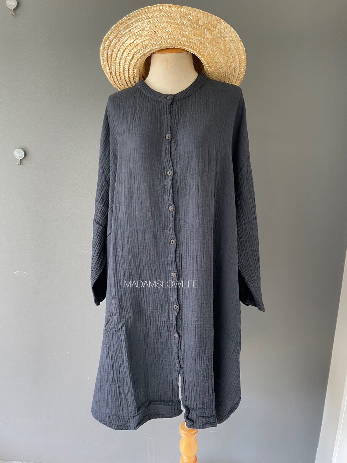 เสื้อตัวยาว Size F อก 36-55 นิ้ว แขนยาว 17 นิ้ว สะโพก 36-60 นิ้ว ยาว 40 นิ้ว