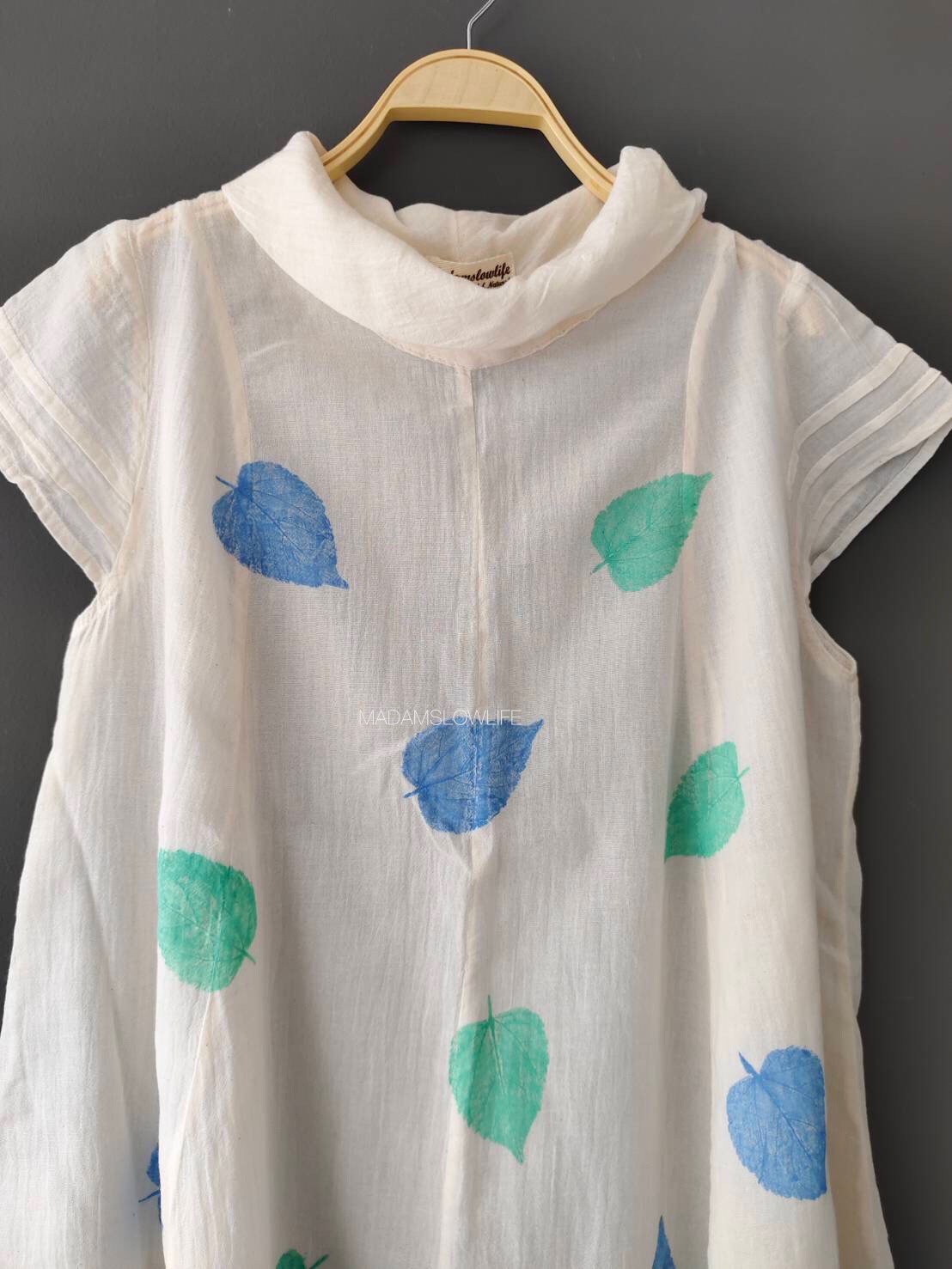 เสื้อคอเต่าสีครีม พิมพ์ใบไม้ Size: F