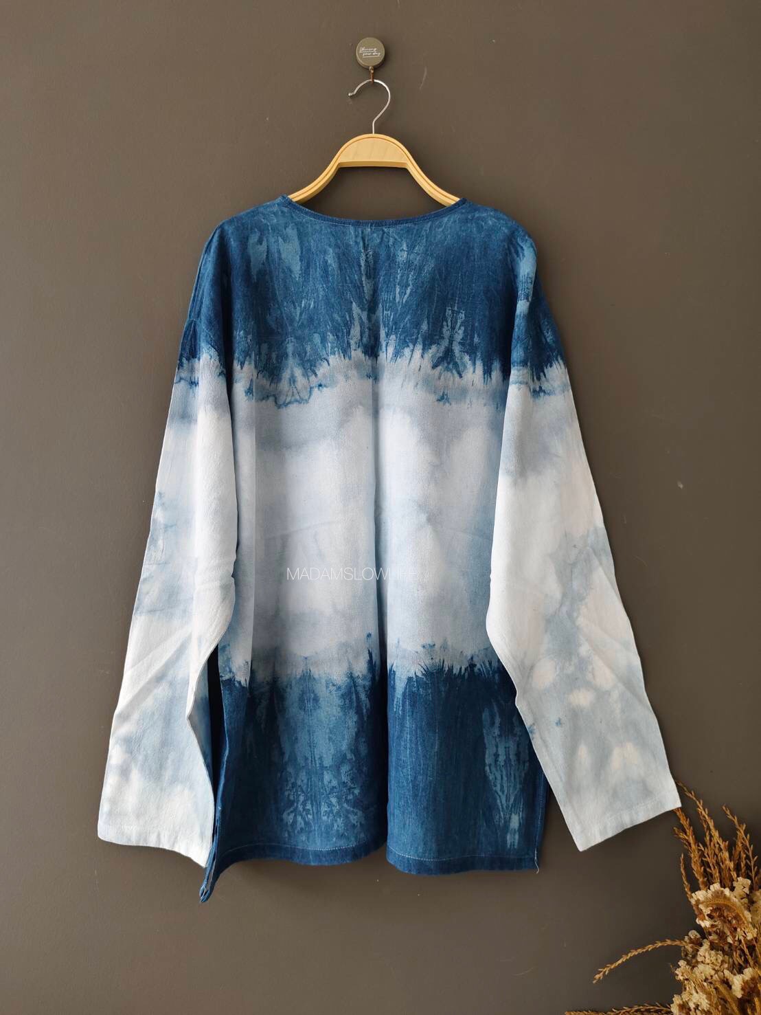 เสื้อคอวีแขนยาวผู้ชาย มัดย้อมคราม Size:42" 44" 46" 48" 50"